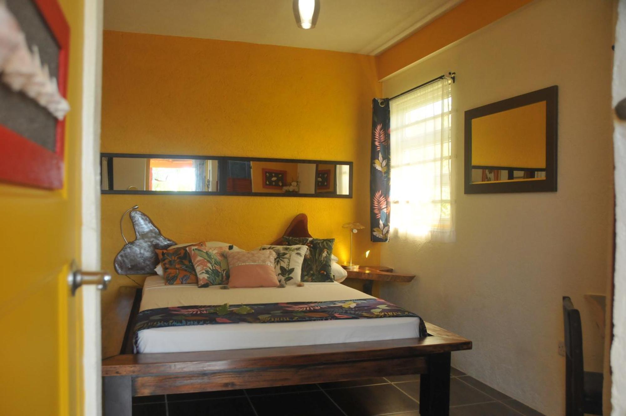 Mango Island Lodges Saint Joseph المظهر الخارجي الصورة